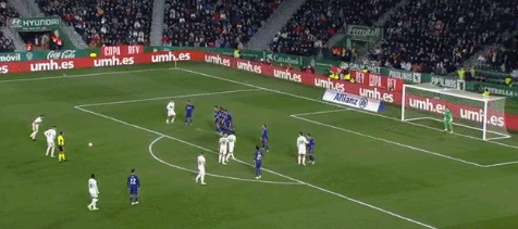 为什么跑垒员回垒时优先选择头朝下的滑垒方式